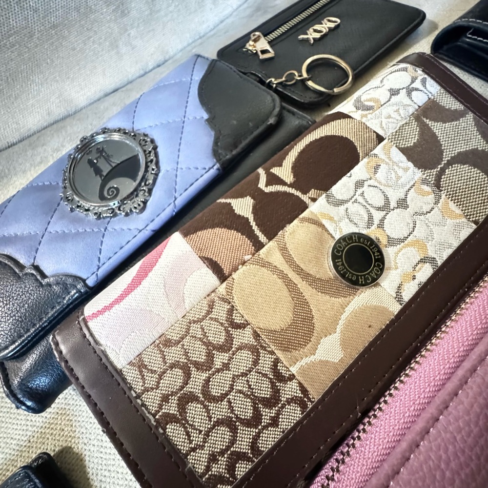 Assorted Wallet Bundle - Picture 4 of 9